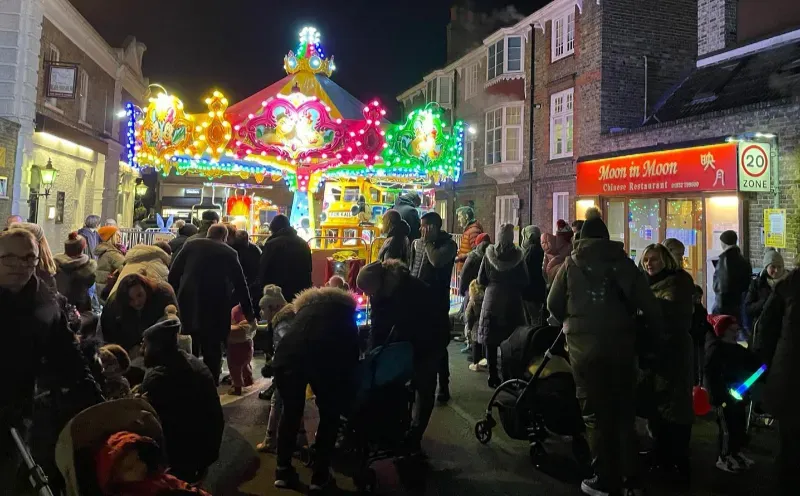 🎄 Get Your Jingle On at the Lower Sunbury Christmas Street Market!